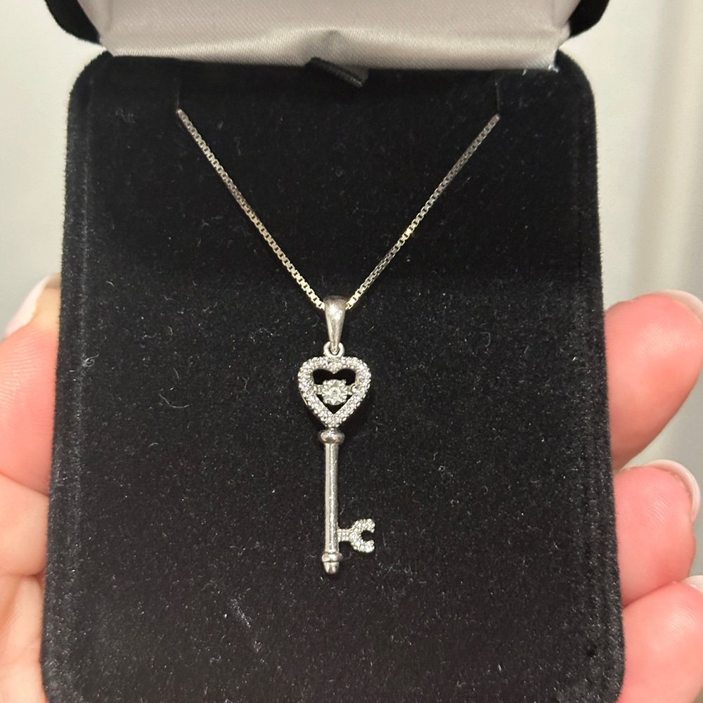 Kay Jewelers 925 Flickering Diamond Heart Key Necklace - Picture 2 of 3
